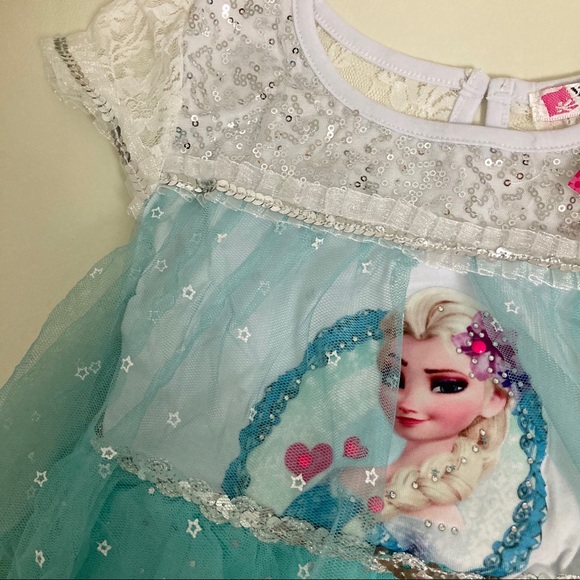 Frozen Elsa Sparkly Cute Dress with Cape - Picture 9 of 12